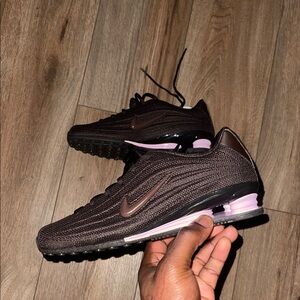 Nike Shox Z Brown and Pink Athletic Shoes